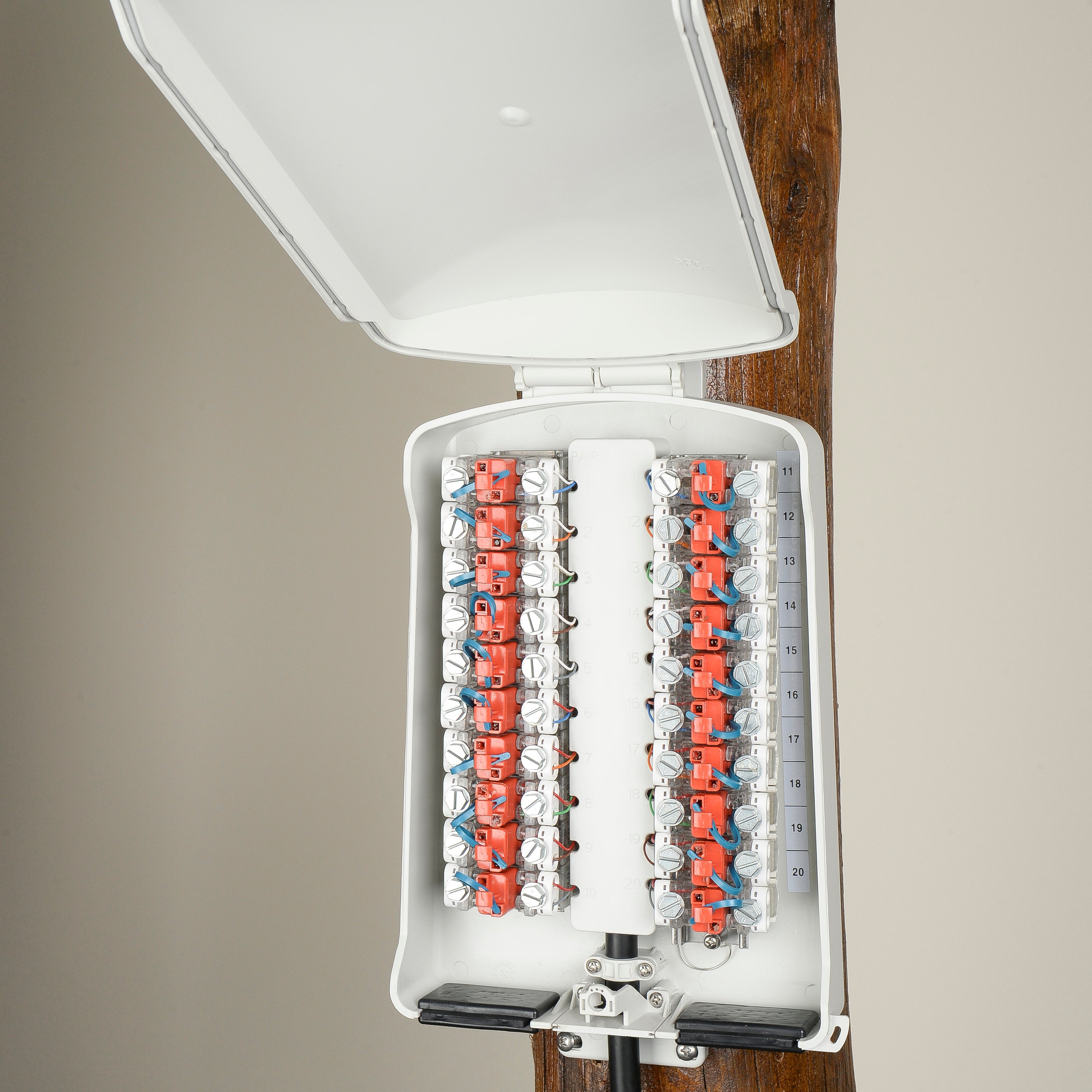 Dexgreen Copper Connectivity Subscriber Overhead distribution box ...