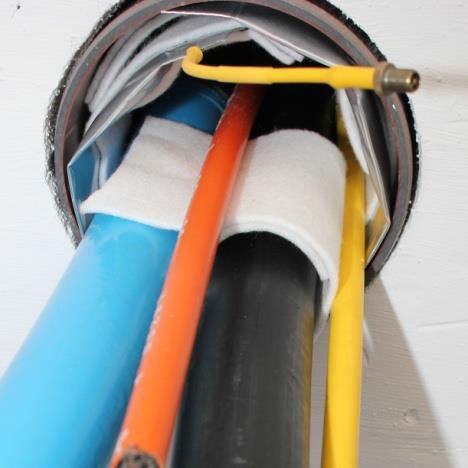 Flexible, reusable swelling-tape coated sealing cushion